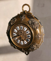 Редкие антикварные французские настенные часы в форме ордена