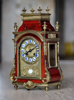 Антикварные французские кабинетные полочные часы с боем