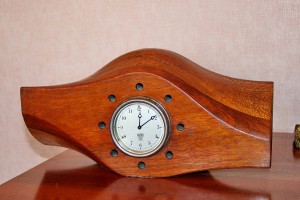 Английские автомобильные часы Smiths в корпусе из старинного деревянного пропеллера