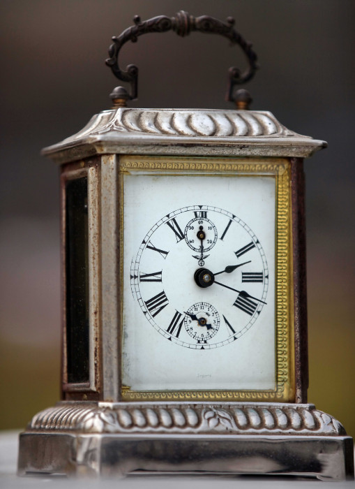 Антикварные немецкие каретные часы FMS с музыкой Антикварные немецкие каретные часы FMS с музыкой (будильник, играет польку). Часы механические, заводятся ключом. Оригинальный бизнес сувенир или подарок руководителю, подарок на Рождество, подарок женщине купить с доставкой в dariantique.ru