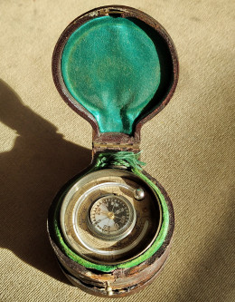 Антикварная карманная метеостанция с компасом в оригинальном чехле - коллекционный музейный экземпляр