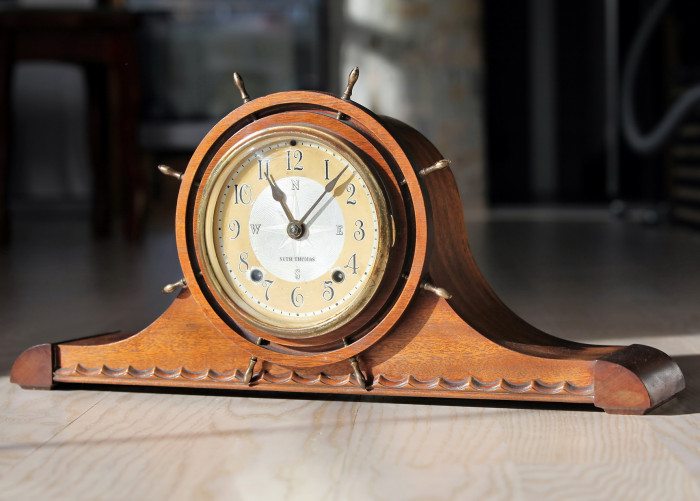 Антикварные настольные часы-штурвал Seth Thomas с боем Необычный подарок на юбилей, оригинальный подарок для офицера моряка морпеха, прекрасный подарок капитану яхтсмену подводнику - антикварные часы штурвал с боем.