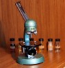 Старинный микроскоп OPTICO PARIS - Оригинальный старинный микроскоп OPTICO PARIS из Франции, в оригинальном деревянном кофре, в комплекте с набором образцов микромира и реактивов для проведения лабораторных исследований. Находка для любого интерьера. Оригинальный подарок врачу, купить в по
