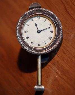 Старинные автомобильные часы "Waltham" из США