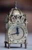 Старинные английские кабинетные настольные часы SMITHS в форме сигнального фонаря - Солидный подарок на юбилей - старинные Английские кабинетные часы SMITHS в корпусе из латуни в форме сигнального фонаря. Стильный экземпляр классических  часов в Английском стиле. Оригинальное антикварное состояние, курьерская доставка 