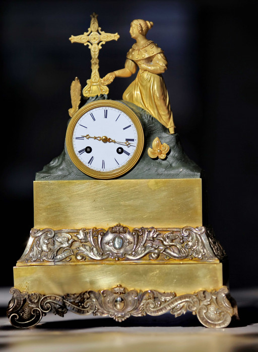 Антикварные Французские каминные часы BAULLIER &amp; FILS PARIS Старинные каминные часы BAULLIER & FILS PARIS, Франция 19 век, позолоченная бронза. Классические антикварные Французские часы эпохи Французской Реставрации - ценный подарок священнику, священнослужителю, состоятельному политику или бизнесмену купить в ДариАнтик.рф с доставкой по России