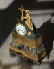 Антикварные Французские каминные часы BAULLIER & FILS PARIS - Эти Французские старинные каминные часы из позолоченной бронзы в стиле Ампир - оригинальный элемент для оформления любого интерьера и необычный подарок на Рождество Новый Год. Купите антикварные Французские каминные часы с боем в подарок священнослужителю