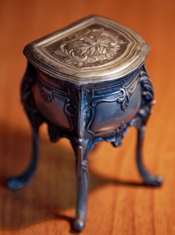 Антикварная шкатулка для ювелирных украшений "Комод" в стиле Рококо