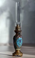 Керосиновая лампа с кольцевым фитилем на основании из бронзы, украшенная перегородчатой эмалью "клуазонне"