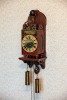 Классические Голландские настенные часы "Friese" с боем - Прекрасный подарок священнослужителю, подарок на новоселье, подарок композитору, подарок директору женщине - классические настенные часы с боем первой половины 20 века, произведенные широко известной Wuba Warmink. Этот экземпляр отличается обилием ручной 