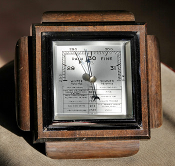 Английский ретро барометр «OC» в корпусе из дуба