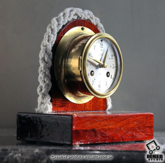 Винтажные морские яхтенные часы с боем на подставке из красного дерева